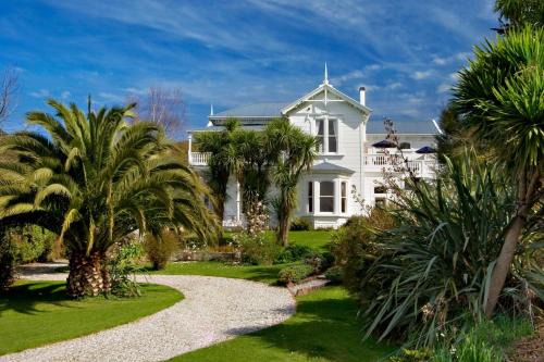 Picton Bed & Breakfast | Experience Sennen House Boutique Accommodation with Breakfast