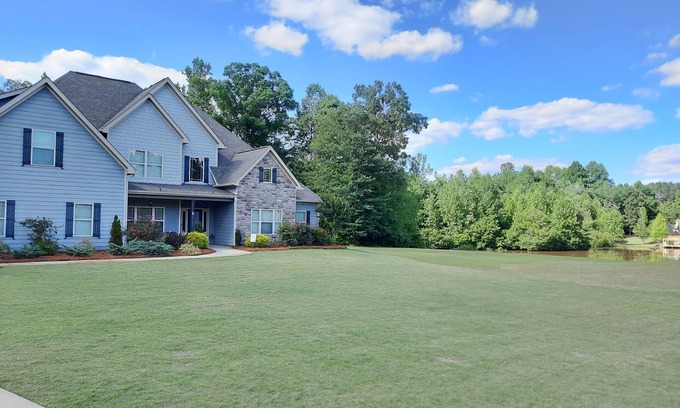 Senoia House | Spacious Senoia Getaway: 5 Beds, Near Downtown & Pool