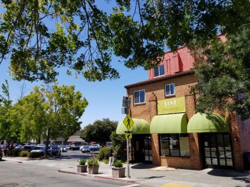 North Berkeley Hotel | Discover SenS Hotel & Vanne Bistro in Berkeley: Family-Friendly Stay