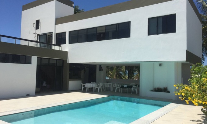 Canto do Mar House | Beachfront Escape with Pool & Spa in Guarajuba