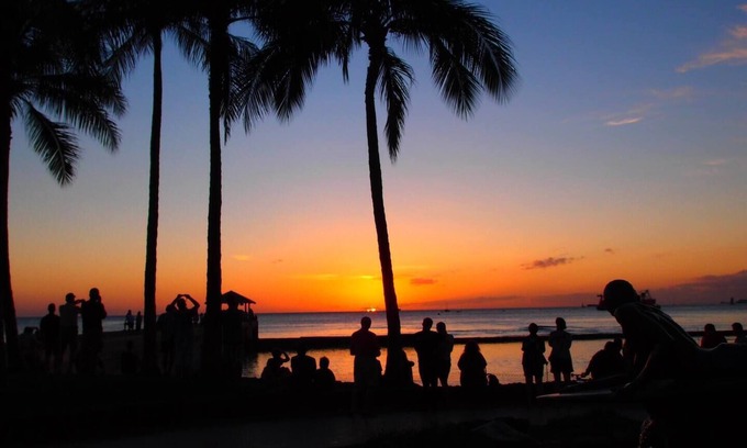 Diamond Head - Kapahulu - St. Louis Condo | Modern Seaside Condo with Pool, Steps from the Beach