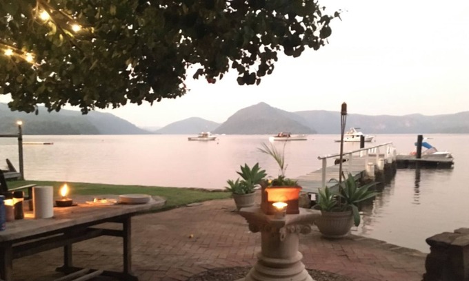 Sydney Villa | sensational views . SUNNY CORNER . open fire HAWKESBURY RIVER . arrive by boat
