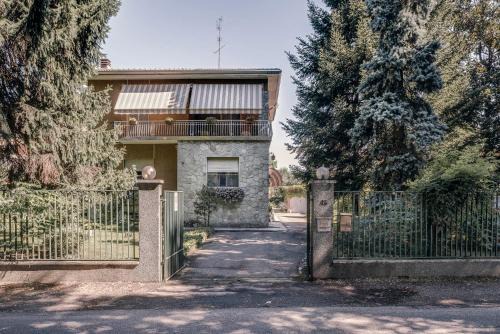 Caronno Pertusella Apartment | Feel at Home Away from Home - Guest Rated 9.8 & Family Friendly