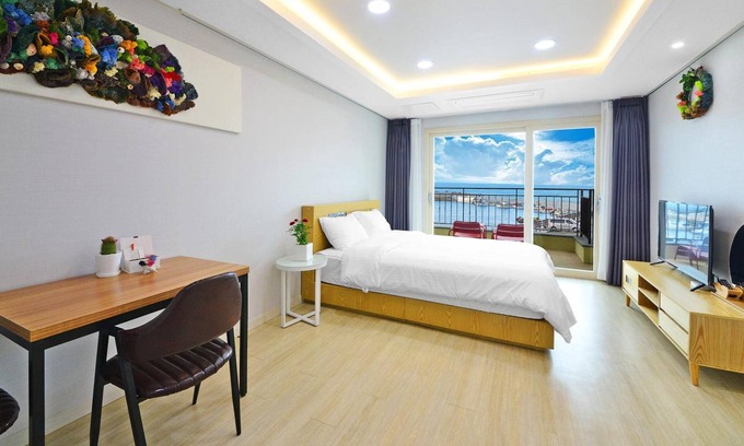 Jungmun House | Family-Friendly Seogwipo Daepyeong Olleh Pension - Rated 9.6