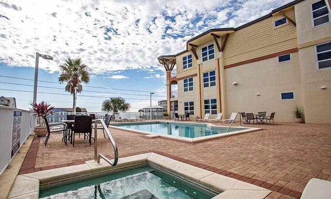 Mexico Beach Condo | Unwind in Oceanview Condo with Pool, Hot Tub & Spa