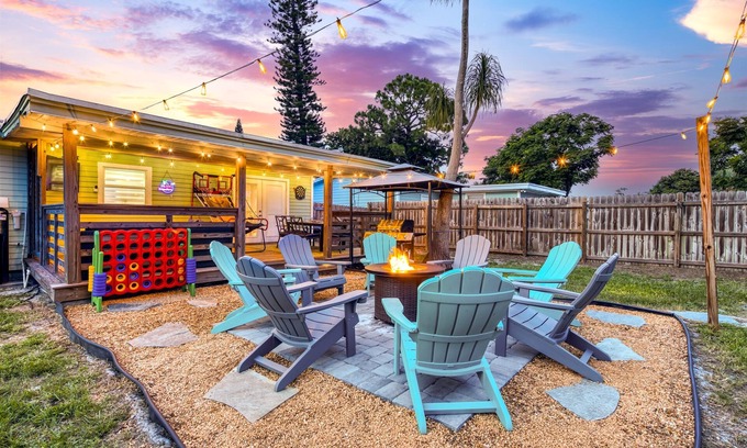 North River Shores House | Cozy Beach-Town Escape with Outdoor Patio & King Bed
