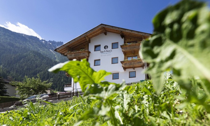 Neustift Im Stubaital Apartment | Discover Sepp & Hanni's: Pet-Friendly Suites with Spa