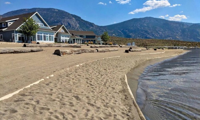Okanagan-Similkameen Cottage | Budget-Friendly Retreat in Osoyoos with Pool & Ocean Views