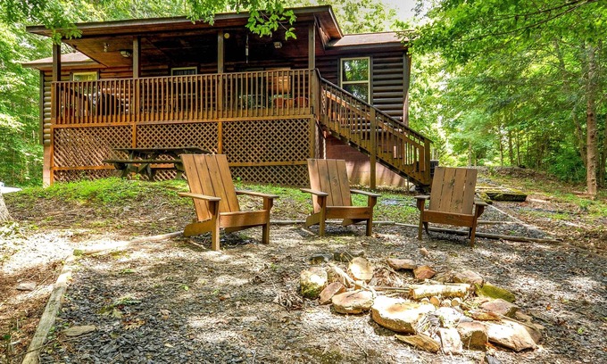 Murphy Cabin | Perfect Summer Getaway with Ocean View & Pet-Friendly Stays