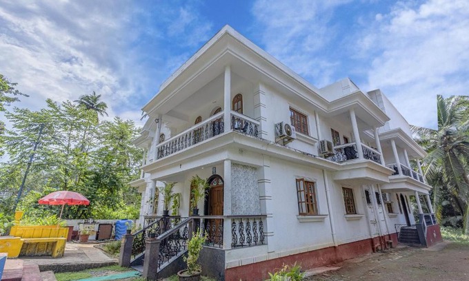 Majorda House | Sequeira Guest House: Pet-Friendly Retreat with Ocean View