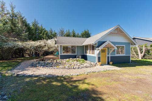 Sequim House | Beachside Retreat with Deck, Gas Grill & 10/10 Guest Rating