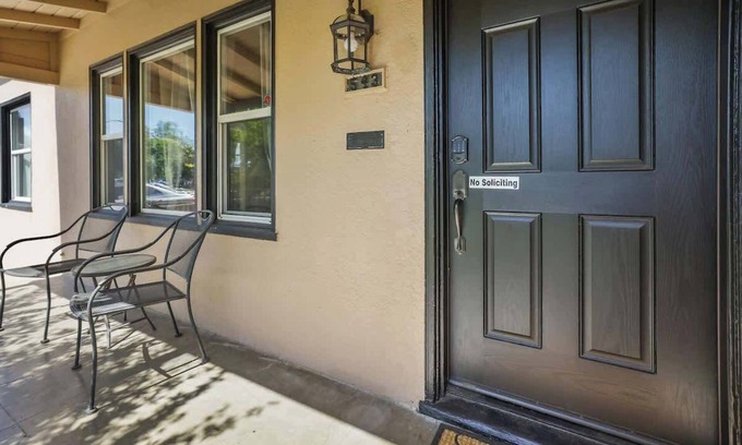 Tulare House | Comfortable Stay at The Sequoia Bungalow with Breakfast