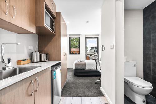 Gordon Hotel | Discover Seranin | Gordon: 5-Star Comfort with Kitchen Access