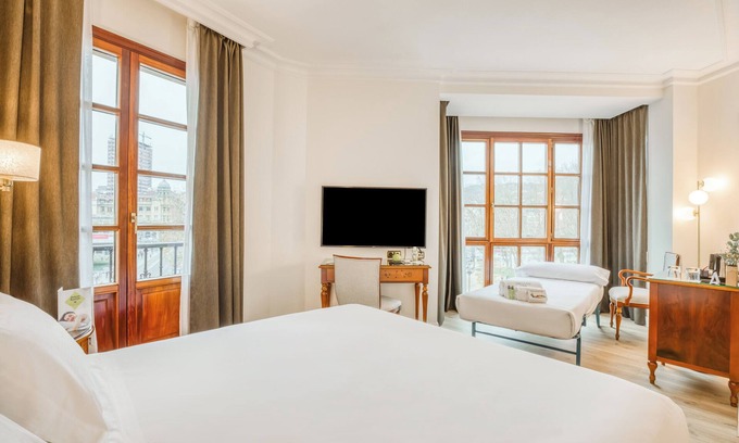 Casco Viejo Hotel | Discover Sercotel Arenal Bilbao: Spa & Family-Friendly Stay