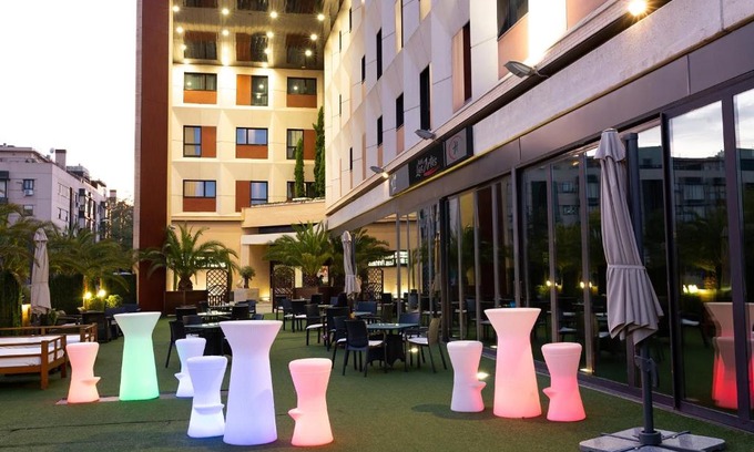Pinto Hotel | Discover Comfort at Hotel Las Artes with Spa & Hot Tub