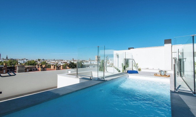 San Gil Hotel | Elegant Sercotel Sevilla Guadalquivir Suites with Pool & Spa