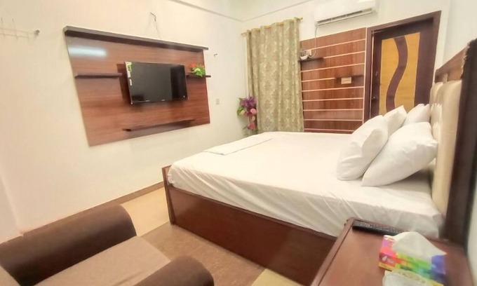 Hyderabad House | Cozy SERENA GUEST HOUSE: Family-Friendly with Breakfast