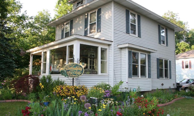 Saugatuck Bed & Breakfast | Cozy Serendipity Bed and Breakfast - Rated 9/10 by Guests