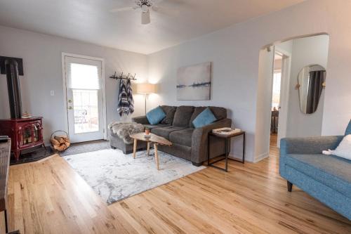 Joseph House | Pet-Friendly Serendipity Cottage - Guest Rated 9.7/10