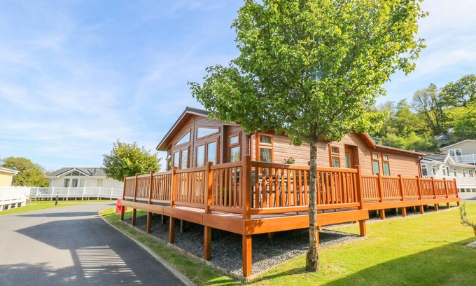 Narberth Cottage | Pet-Friendly Serendipity with Garden in Kilgetty
