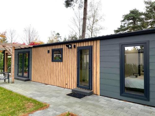 Beekbergen-West Ski Chalet | Elegant Bos Cottage SERENDIPITY with Oceanfront Pool