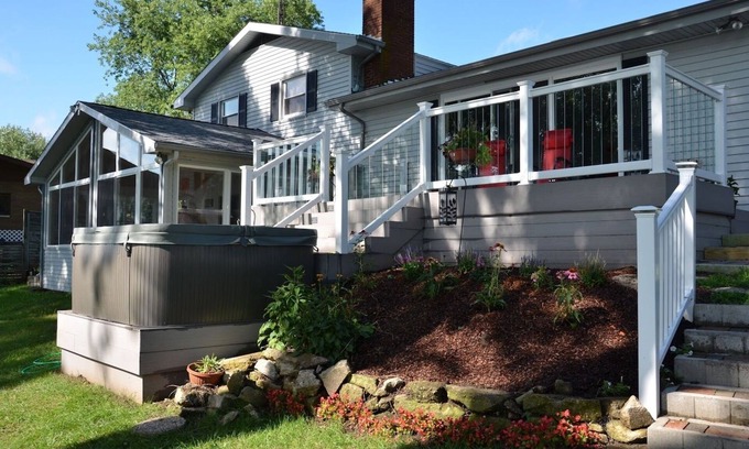 Sturgis House | Serendipity on Grey Lake - Sturgis, MI