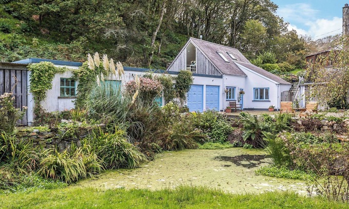 Fishguard Cottage | Comfortable 2 Bedroom Stay in Preseli Hills with Ocean View