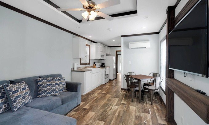 Jamestown Cabin | Cozy 1-Bedroom Tiny Home Near Marina and Boat Ramp!