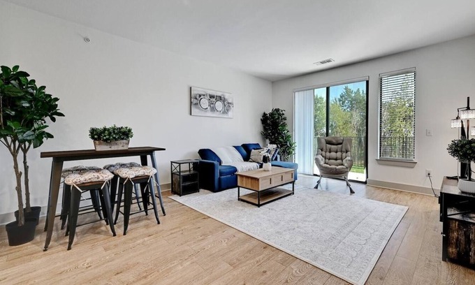 East Oak Hill Apartment | Inviting 1Bed/1Bath Apartment with Free Parking & Yard