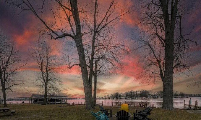 Saint Johns House | Serene 2-bedroom house on Indian lake