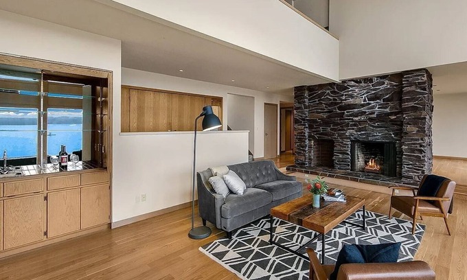 Three Tree Point House | Serene 2-bedroom house with AC in Burien