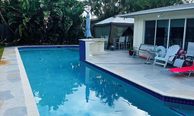 Coral Heights House | Relaxing 3 Bedroom Retreat with Inviting Pool and Spa