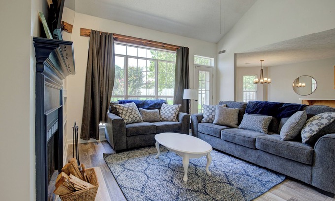 Hendersonville House | Cozy 3BR Pet-Friendly Retreat Near Lake with Remote Workspace