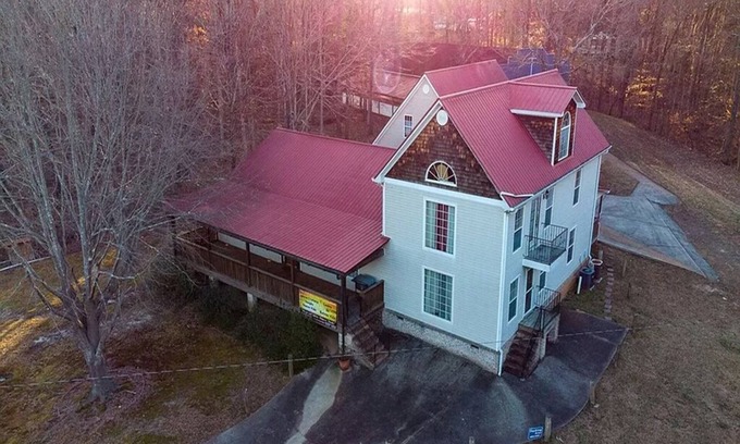 Gainesville Cottage | Quiet 4-Bedroom Retreat on Expansive 10 Acres