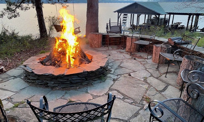 Waterloo Cabin | Serene 4-BR lakefront cabin, central Lake Greenwood, 2-14ppl, dock slip, pets