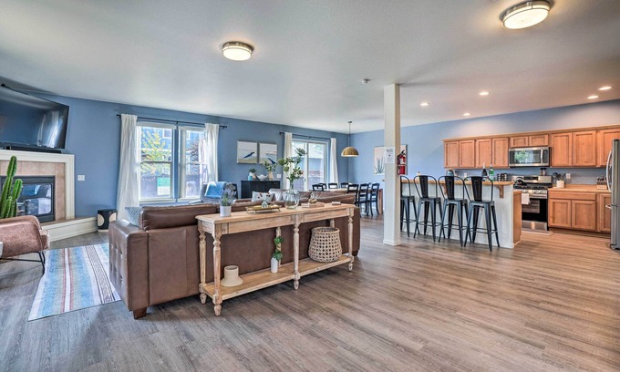 Larkspur House | Relaxing Serene Bend Getaway with Hot Tub & Fire Pit