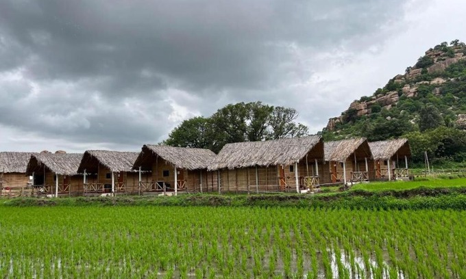 Sanapur House | Budget-Friendly Stay at Serene Boulder - Pet & Child Friendly