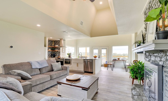 Burnet House | Tranquil Burnet Escape with Breathtaking Buchanan Lake Views