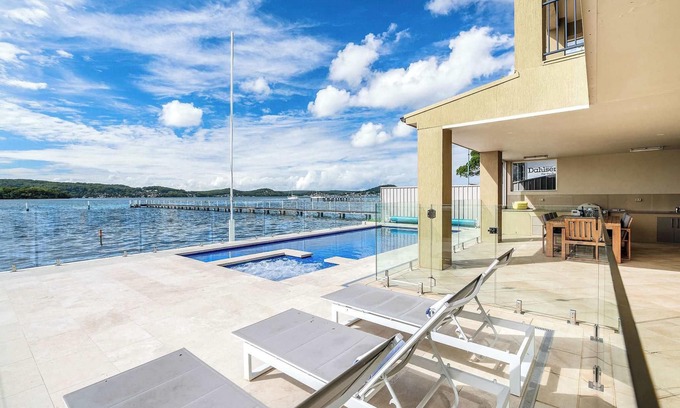 Point Clare House | Serene By Coast Hosting