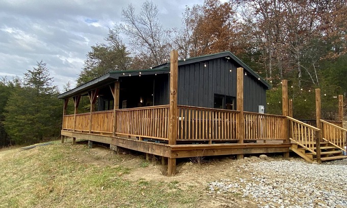Lynn Garden Cabin | Tranquil Cabin Retreat with Spa & Hot Tub in Nature