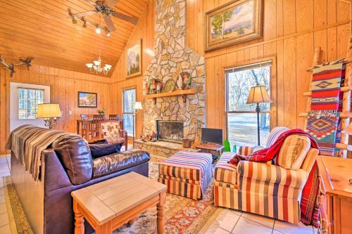 Fayetteville House | Tranquil Riverfront Cabin with Family-Friendly Amenities
