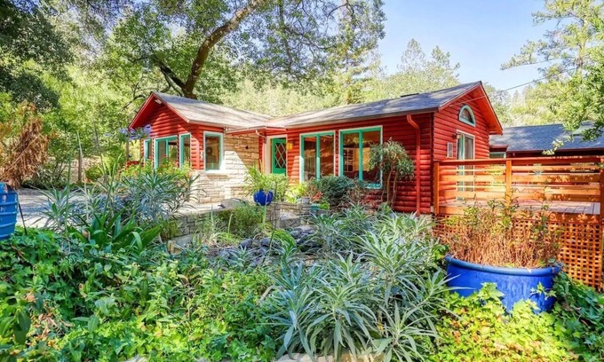 Santa Rosa Cottage | Romantic Log Cabin Retreat with Private Entrance & Spa