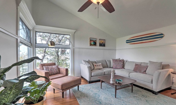Mashpee Condo | Inviting Cape Cod Getaway with Private Ocean Overlook