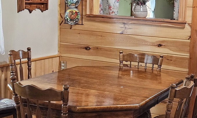 Woodbury Cottage | Idyllic Dogwood Cottage: Pet-Friendly Retreat Awaits You