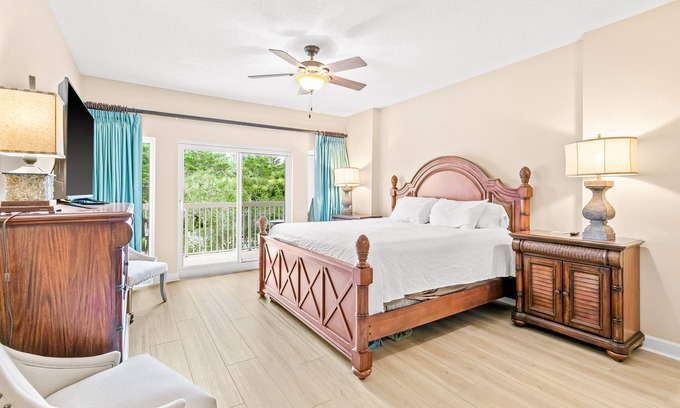 Sandestin Condo | Idyllic Condo Steps from the Ocean with Pool & Hot Tub