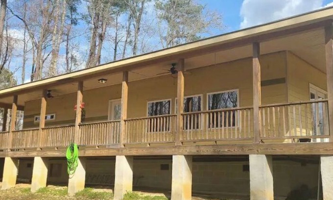 Franklinton Cottage | Idyllic Cottage Retreat with Huge Porch & Child-Friendly Amenities