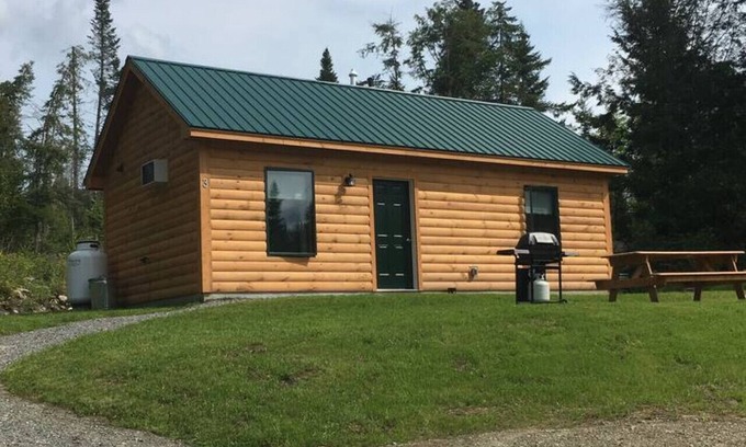 Hyde Park Cabin | Tranquil Country Cabin Near Stowe with Pool & Pet-Friendly