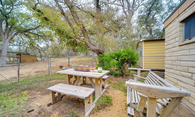 Fredericksburg House | Idyllic Country Retreat: 10/10 Guest Rated & Pet Friendly