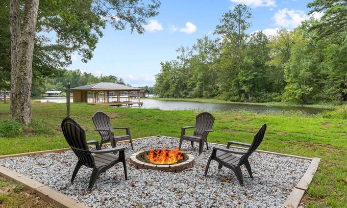 Eatonton House | Idyllic Lake Sinclair Retreat with Dock & Family-Friendly Amenities