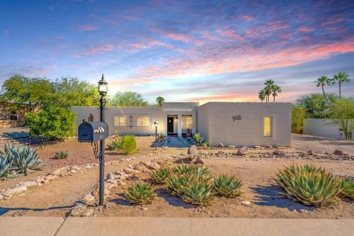 Tucson Apartment | Desert Oasis with Pool & Grill - Perfect for Families